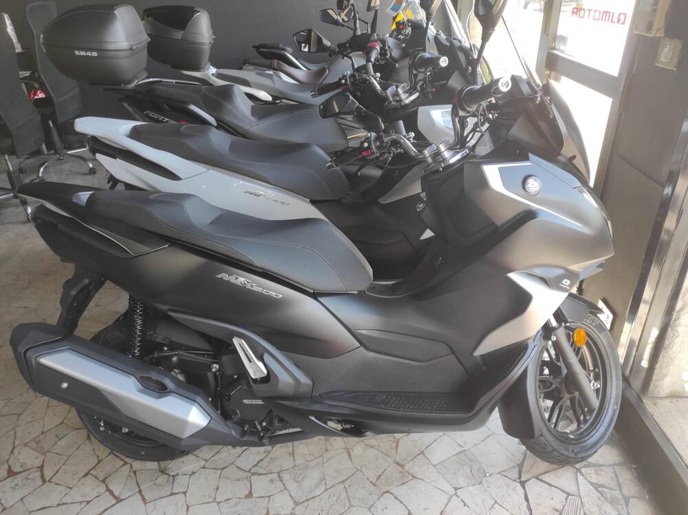 QJ Motor MTX 300 (2025) (3)