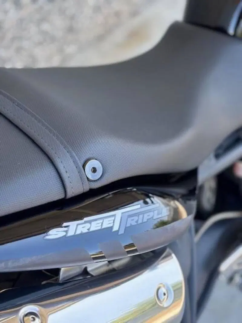 Triumph Street Triple (2007 - 12) (7)