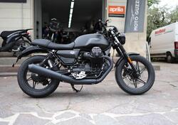 Moto Guzzi V7 Stone (2025) nuova