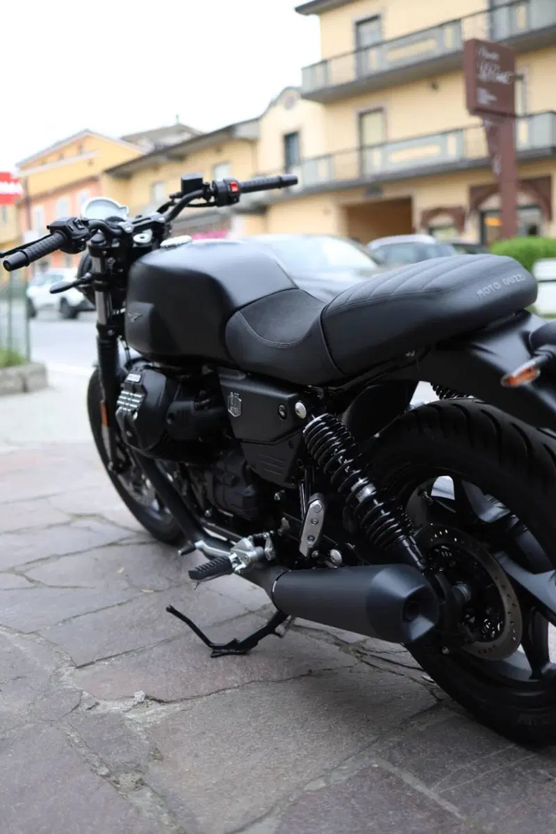 Moto Guzzi V7 Stone (2025 - 26) (3)