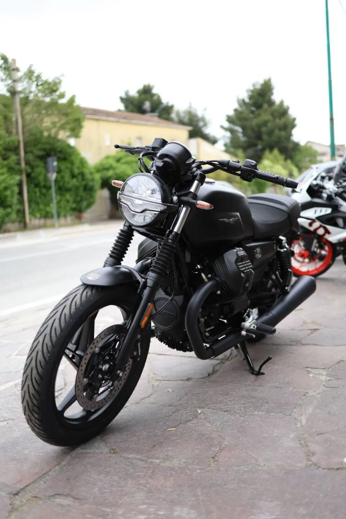Moto Guzzi V7 Stone (2025 - 26) (4)
