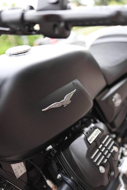 Moto Guzzi V7 Stone (2025) (5)