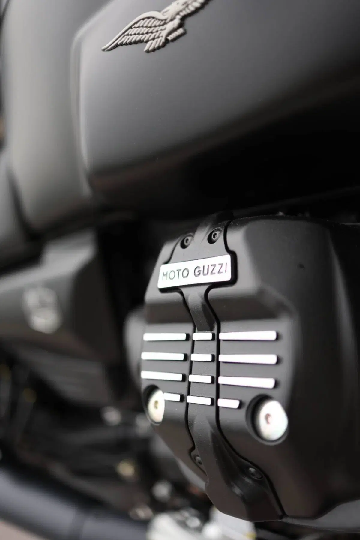 Moto Guzzi V7 Stone (2025 - 26) (8)