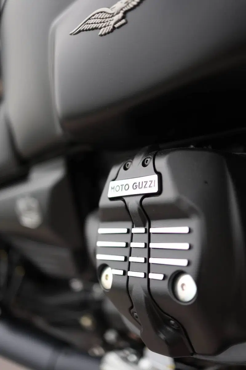 Moto Guzzi V7 Stone (2025 - 26) (8)