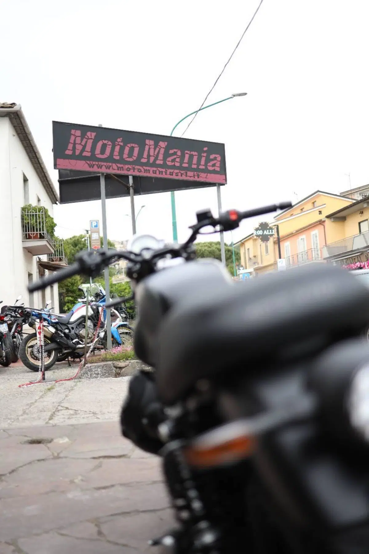 Moto Guzzi V7 Stone (2025 - 26) (11)