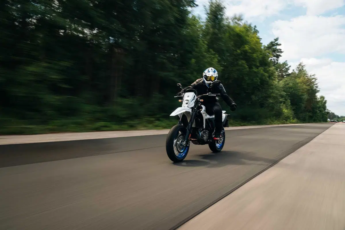 Suzuki DR-Z4 SM TEST: come va, Pro e Contro [VIDEO E GALLERY] (4)