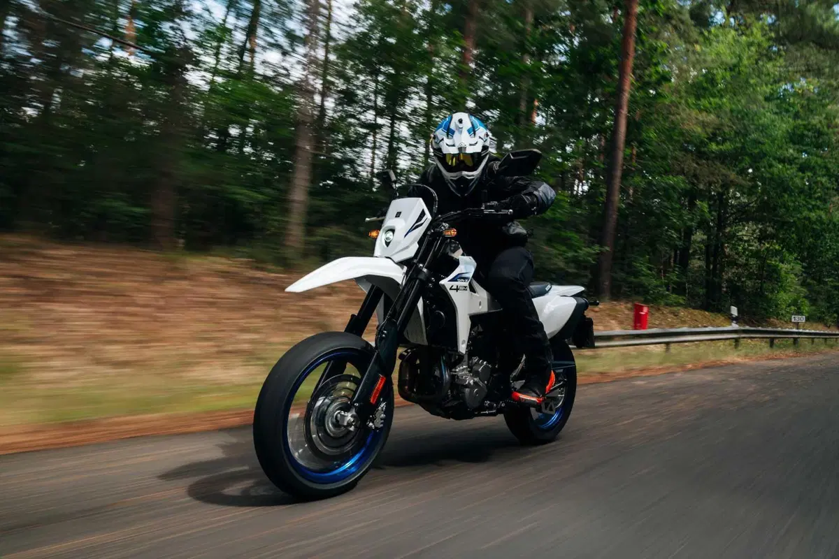 Suzuki DR-Z4 SM TEST: come va, Pro e Contro [VIDEO E GALLERY] (6)