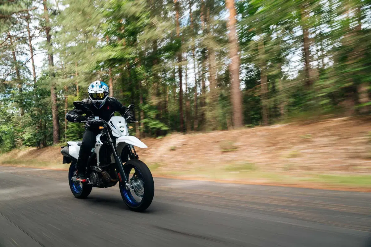 Suzuki DR-Z4 SM TEST: come va, Pro e Contro [VIDEO E GALLERY] (7)