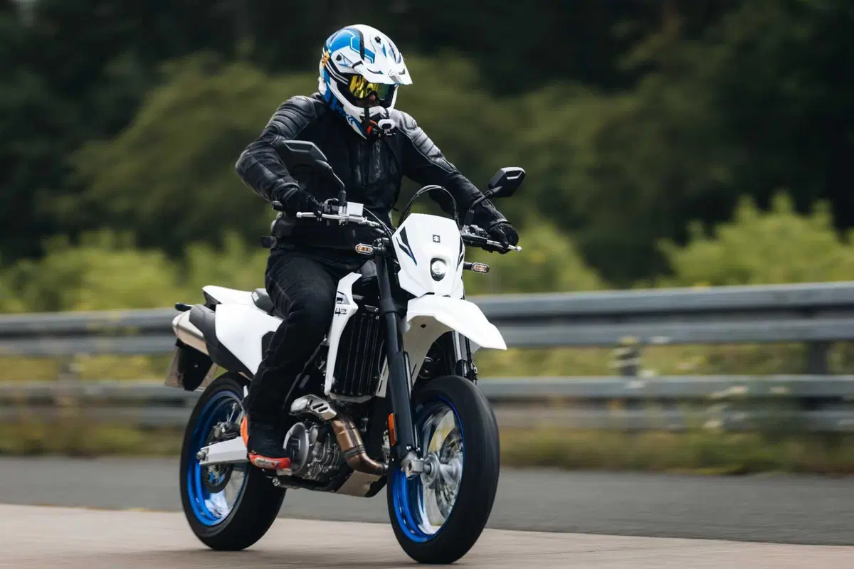 Suzuki DR-Z4 SM TEST: come va, Pro e Contro [VIDEO E GALLERY] (11)