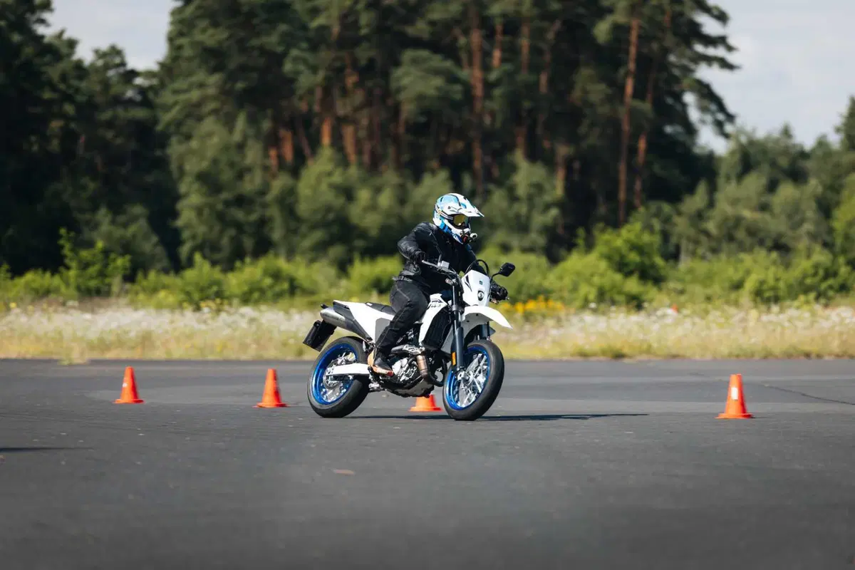 Suzuki DR-Z4 SM TEST: come va, Pro e Contro [VIDEO E GALLERY] (13)