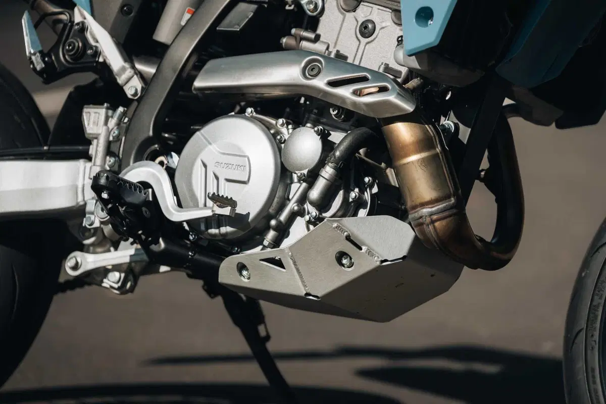Suzuki DR-Z4 SM TEST: come va, Pro e Contro [VIDEO E GALLERY] (18)