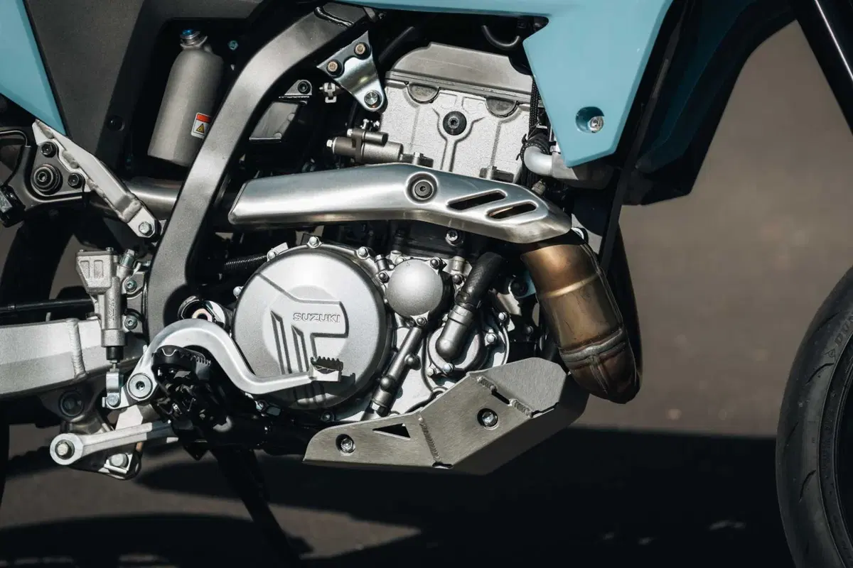Suzuki DR-Z4 SM TEST: come va, Pro e Contro [VIDEO E GALLERY] (8)