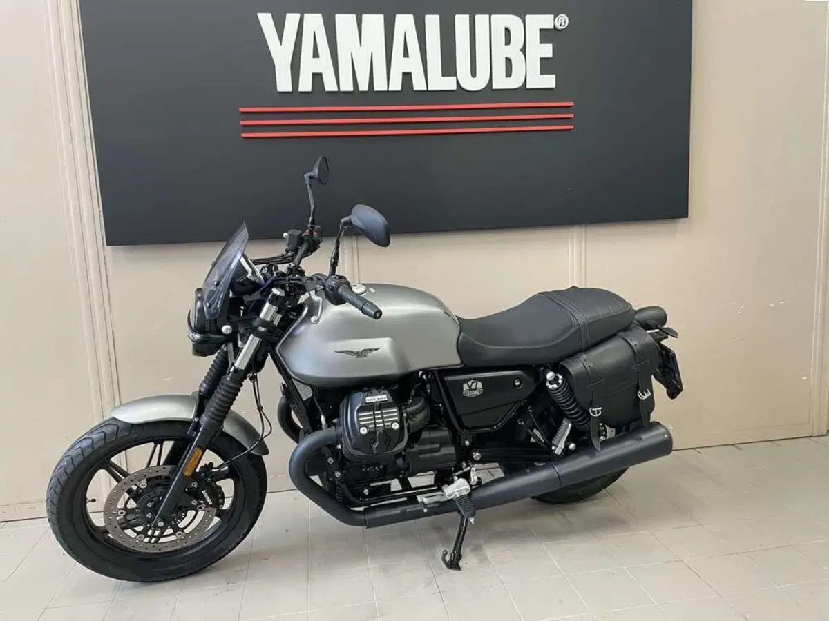 Moto Guzzi V7 Stone (2021 - 24) (3)