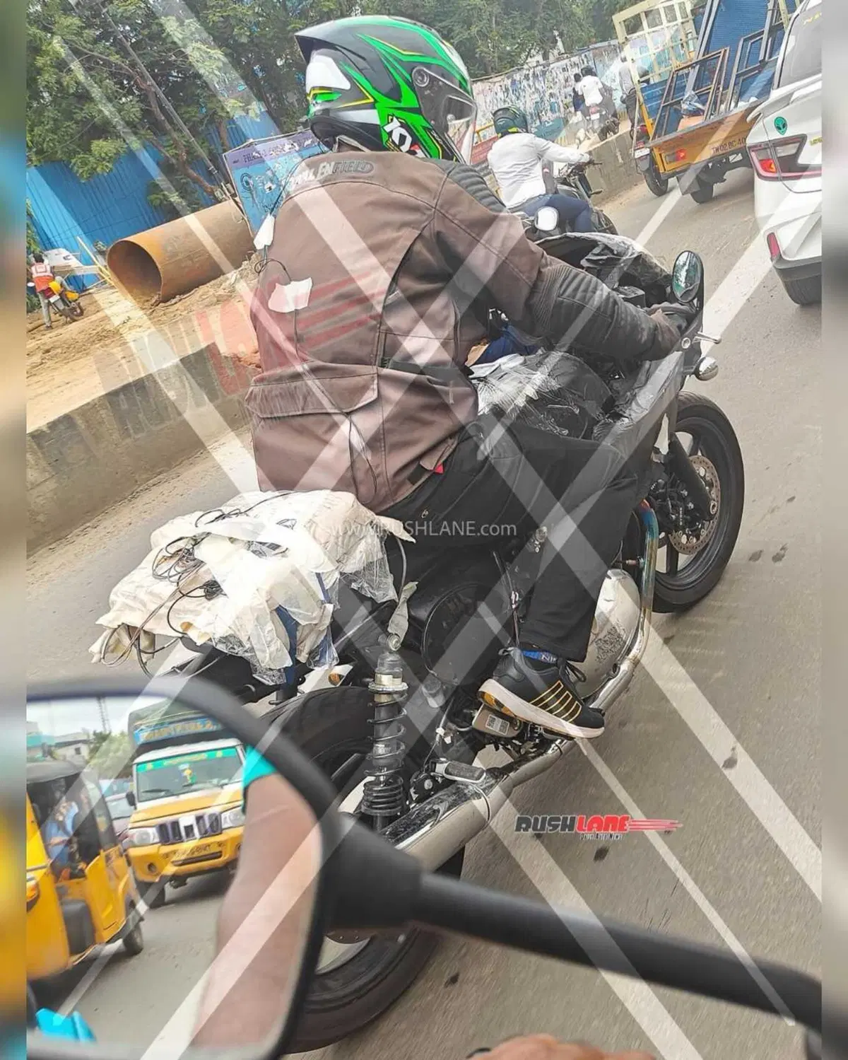 Foto spia: in arrivo una Royal Enfied Continental GT 750? (2)