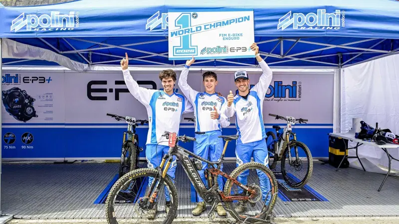 Polini fa tripletta: &egrave; dominio alla Coppa del Mondo E-Enduro 2025