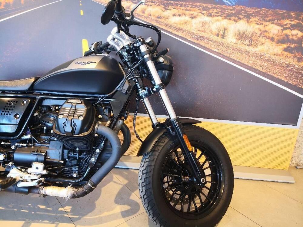 Moto Guzzi V9 Bobber (2021 - 25) (3)
