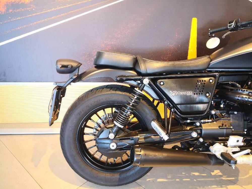 Moto Guzzi V9 Bobber (2021 - 25) (4)