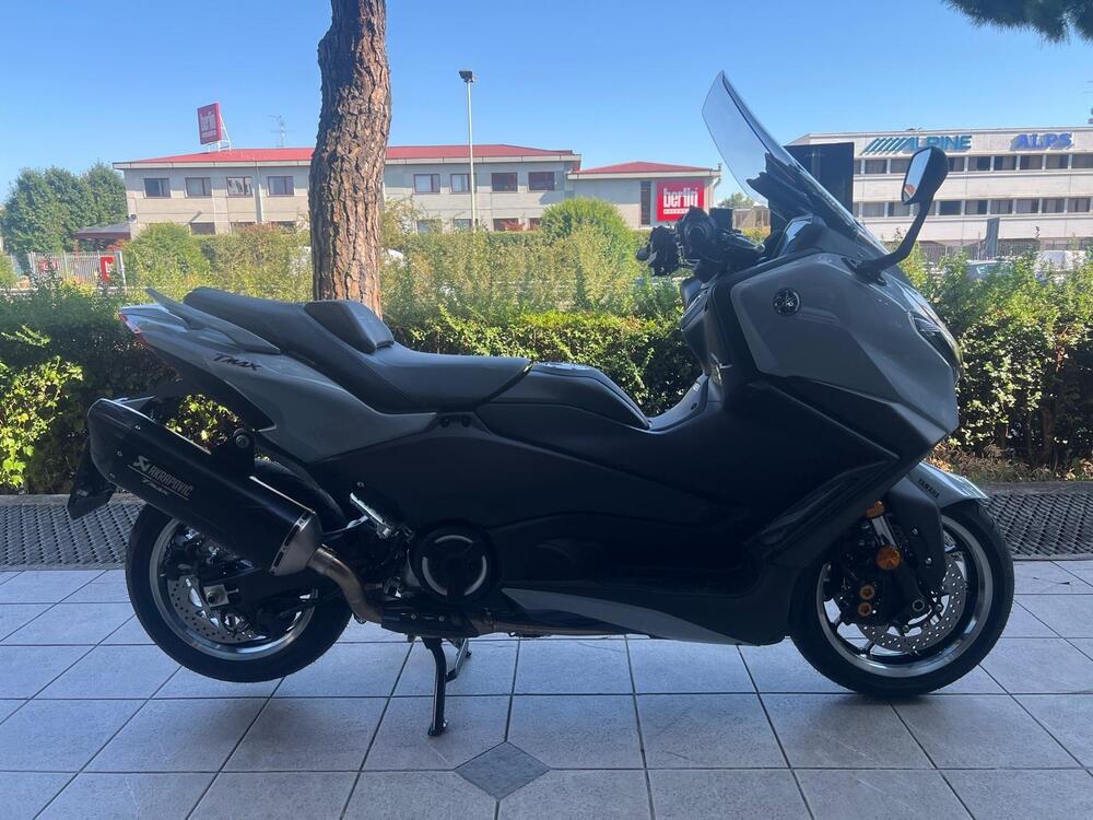Yamaha T-Max 560 Tech Max (2025) (2)