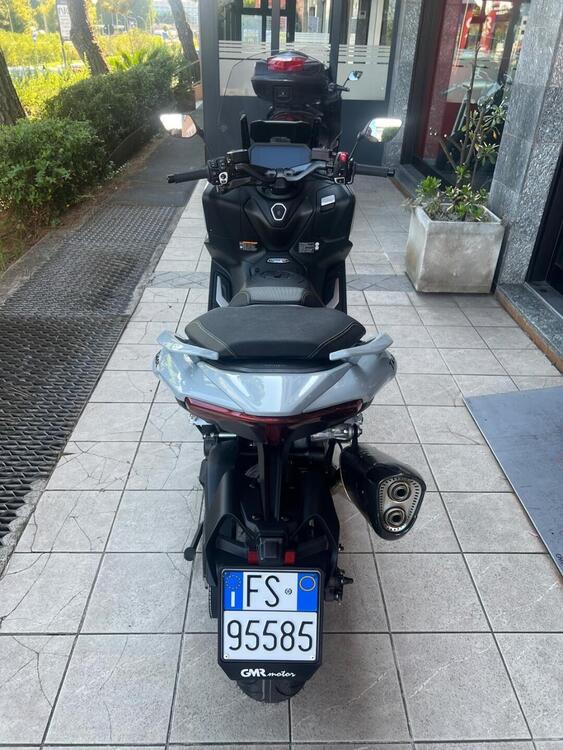 Yamaha T-Max 560 Tech Max (2025) (4)