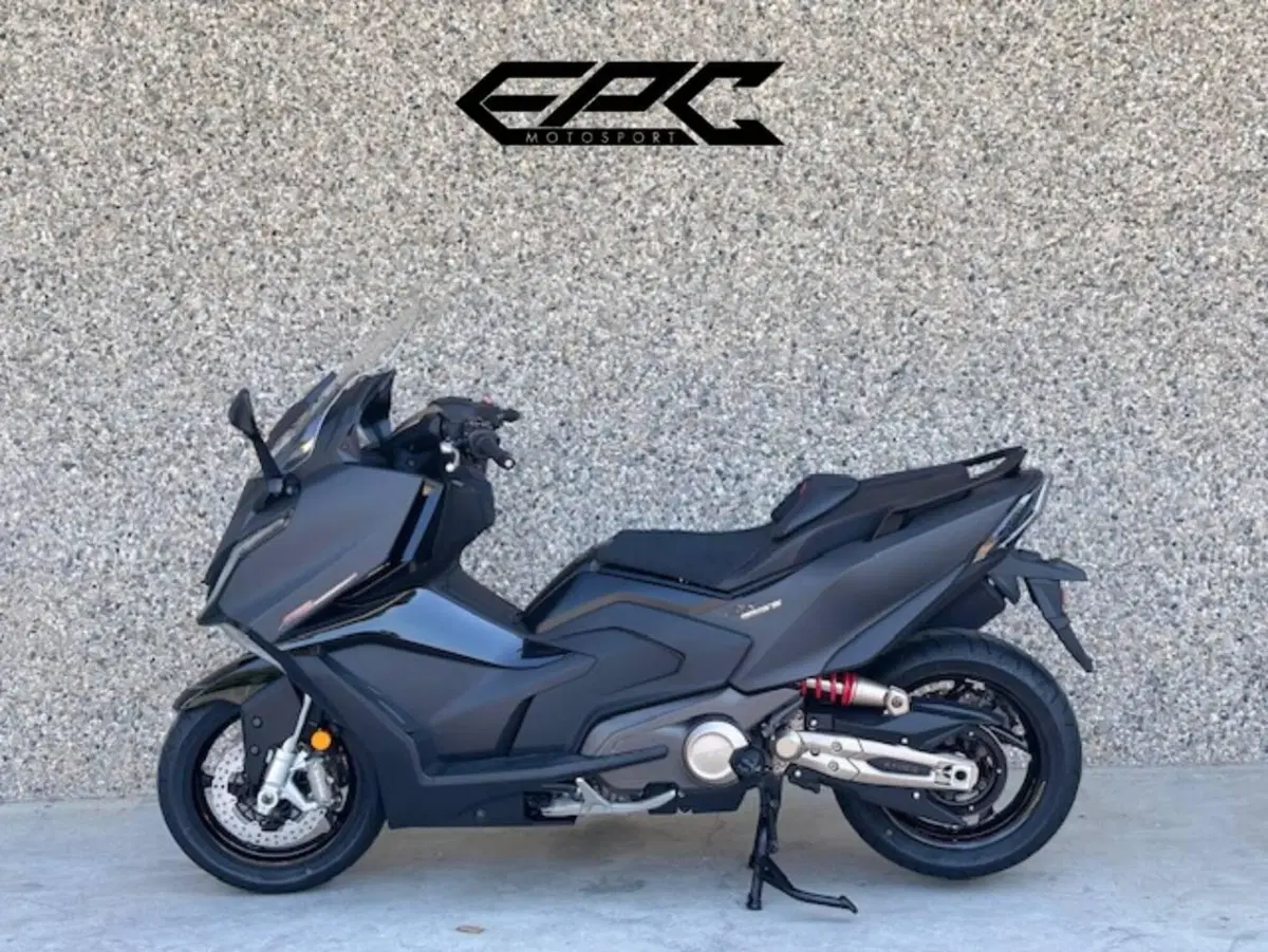 Kymco AK 575 Premium (2025 - 26) (2)
