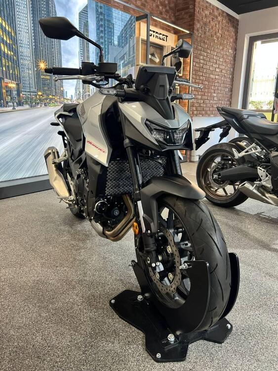 Honda CB 750 Hornet (2025) (3)