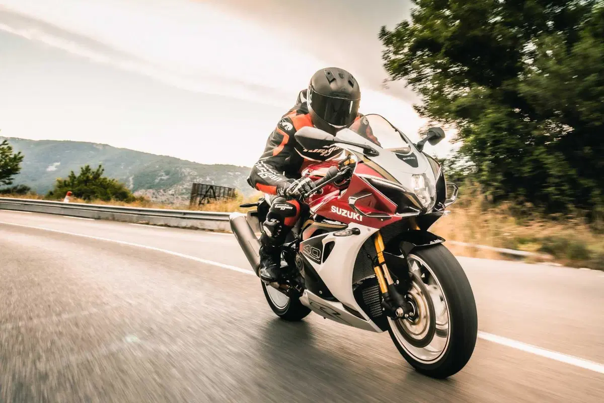 Suzuki GSX-R1000R 40th Anniversary: la leggenda si rinnova [GALLERY] (2)