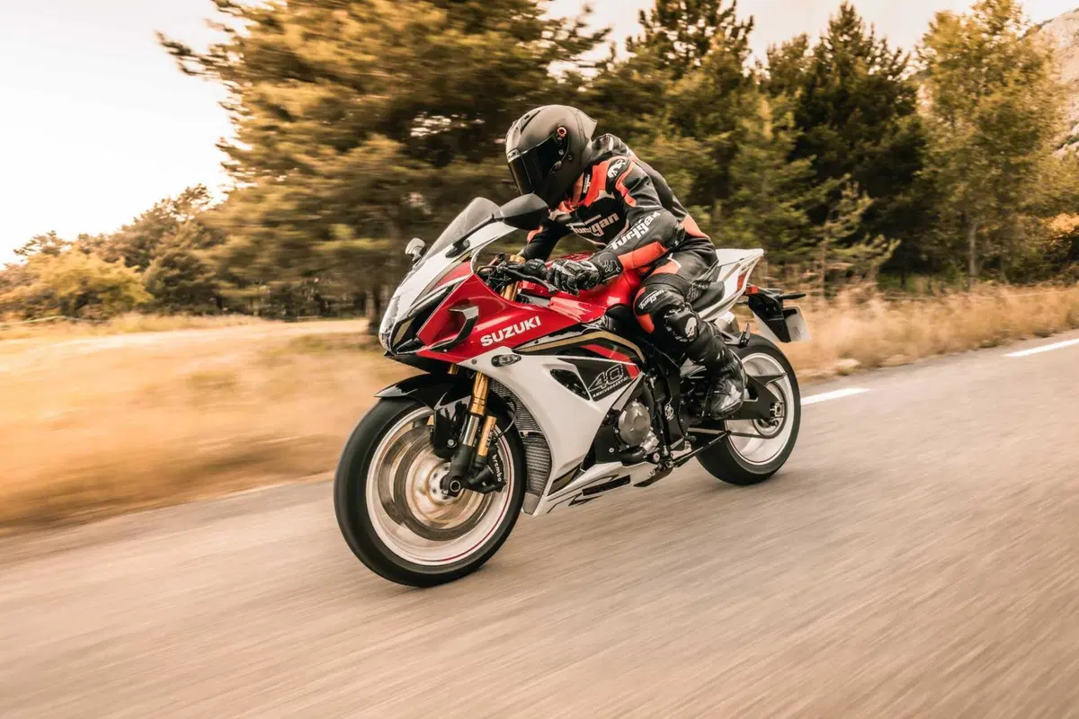 Suzuki GSX-R1000R 40th Anniversary: la leggenda si rinnova [GALLERY]