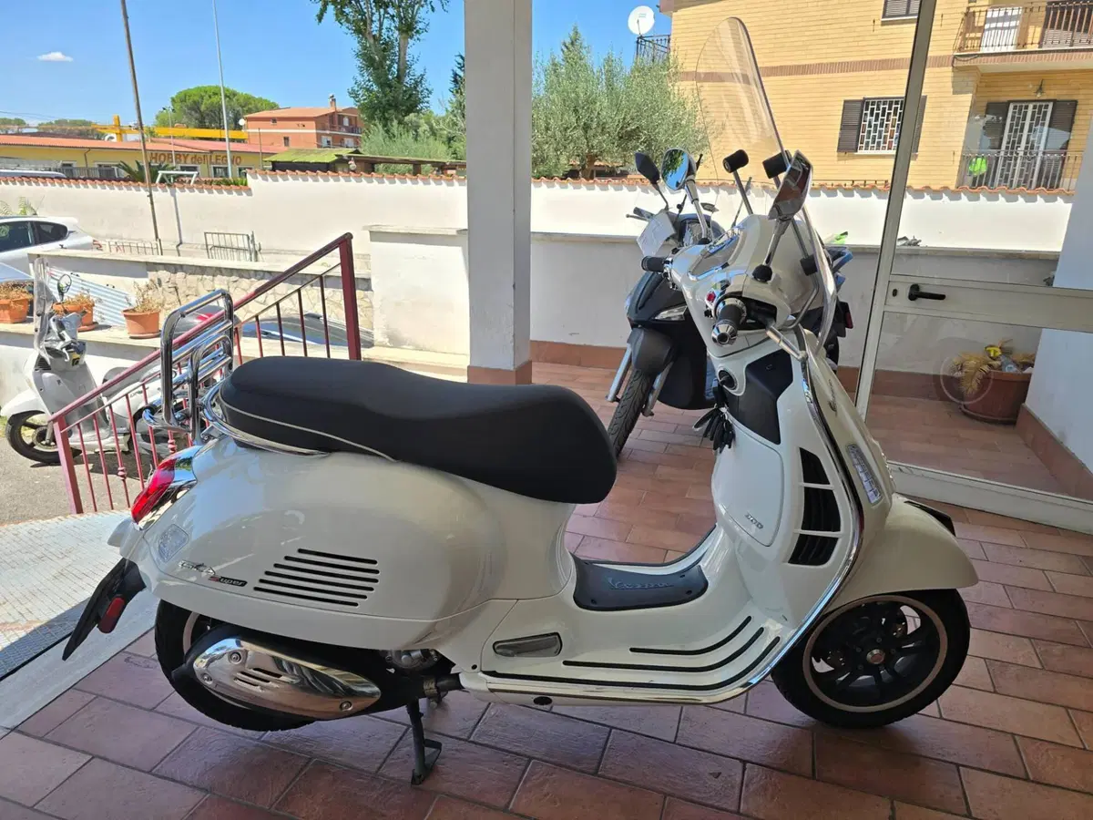 Vespa GTS 300 Super (2023 - 24) (3)