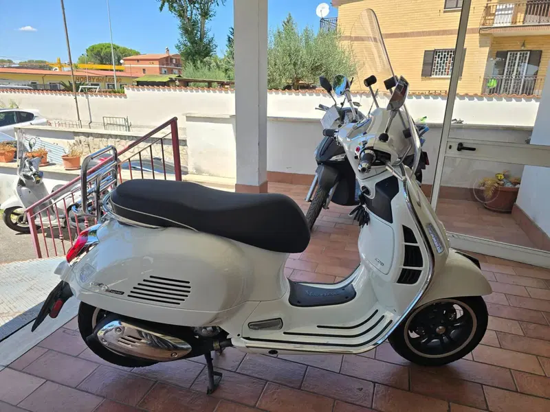 Vespa GTS 300 Super (2023 - 24) (3)