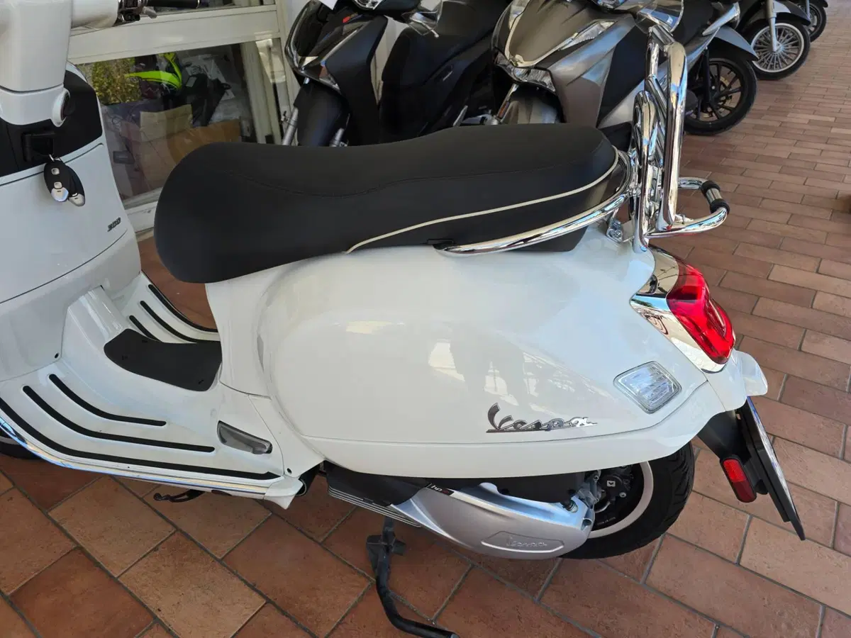 Vespa GTS 300 Super (2023 - 24) (11)