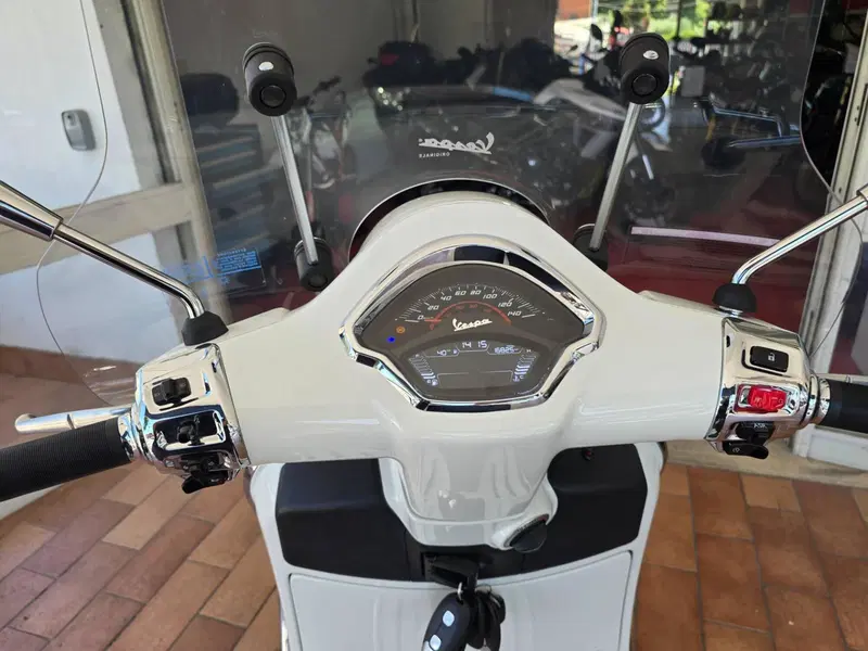 Vespa GTS 300 Super (2023 - 24) (12)