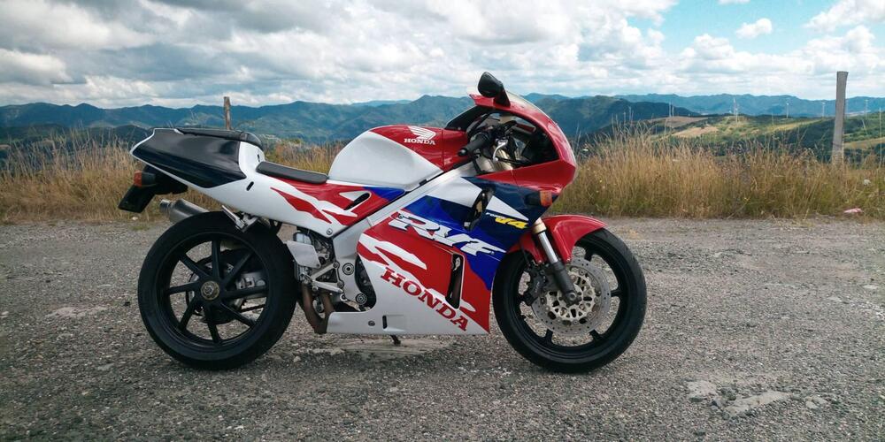 Honda RVF 400R NC35 (2)