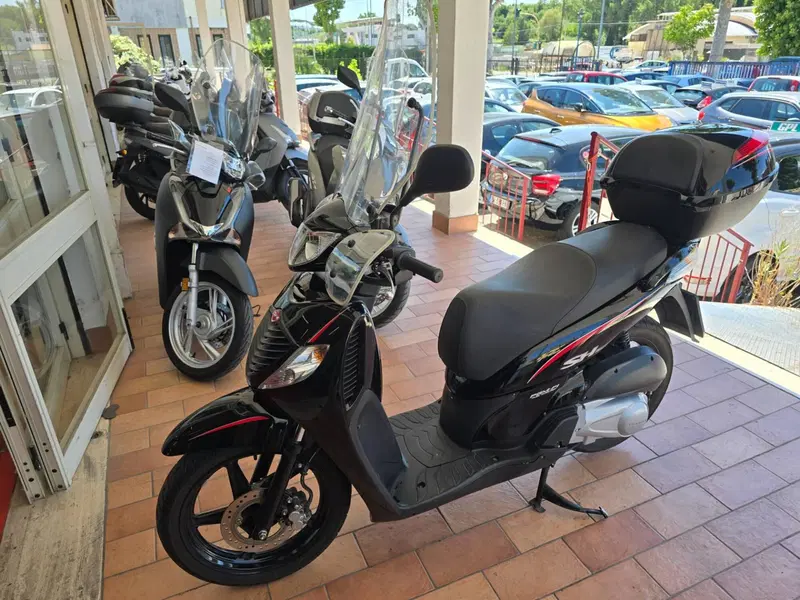 Honda SH 150i (2009 - 12) (2)