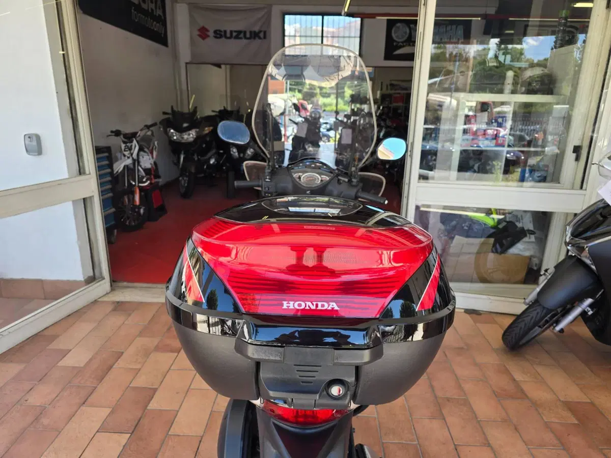 Honda SH 150i (2009 - 12) (5)