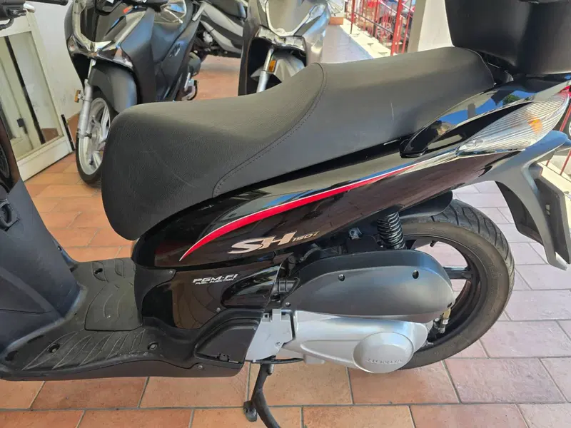 Honda SH 150i (2009 - 12) (6)