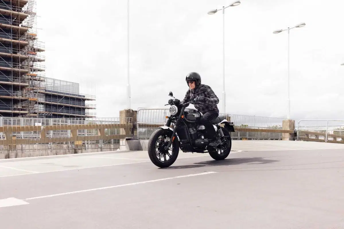 Bantam, il ritorno! Abbiamo già guidato la nuova BSA Bantam 350 [VIDEO] (3)