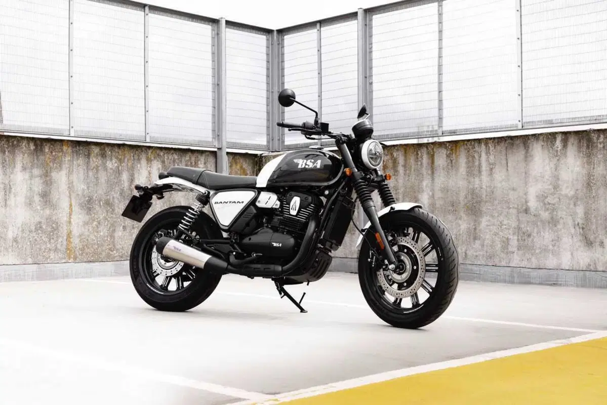 Bantam, il ritorno! Abbiamo già guidato la nuova BSA Bantam 350 [VIDEO] (2)