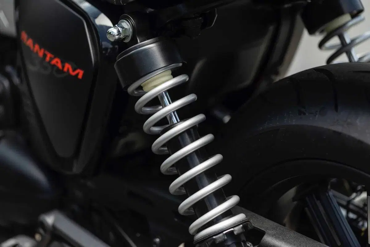 Bantam, il ritorno! Abbiamo già guidato la nuova BSA Bantam 350 [VIDEO] (7)