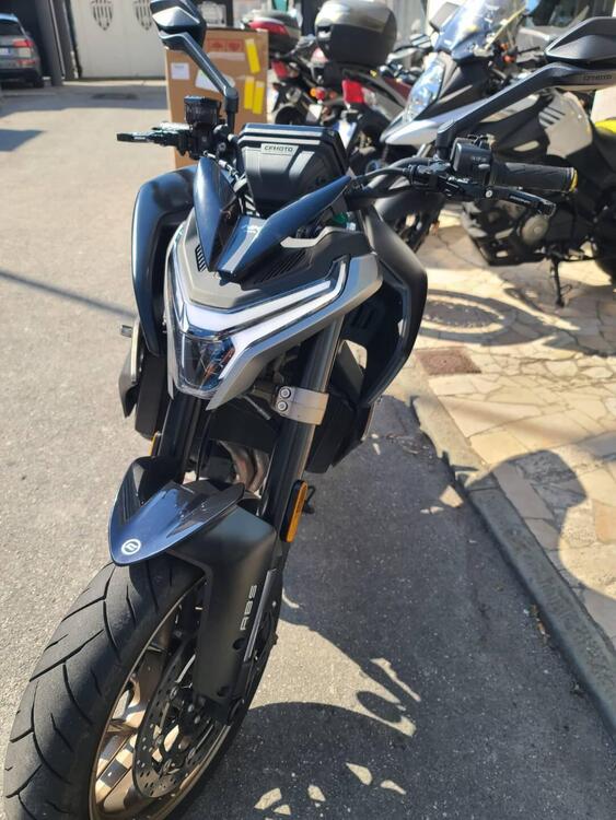 CFMOTO 800NK Sport (2023 - 25) (4)