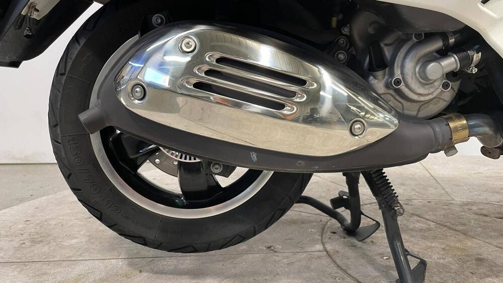Vespa GTS 300 Super Hpe (2021 - 22) (4)