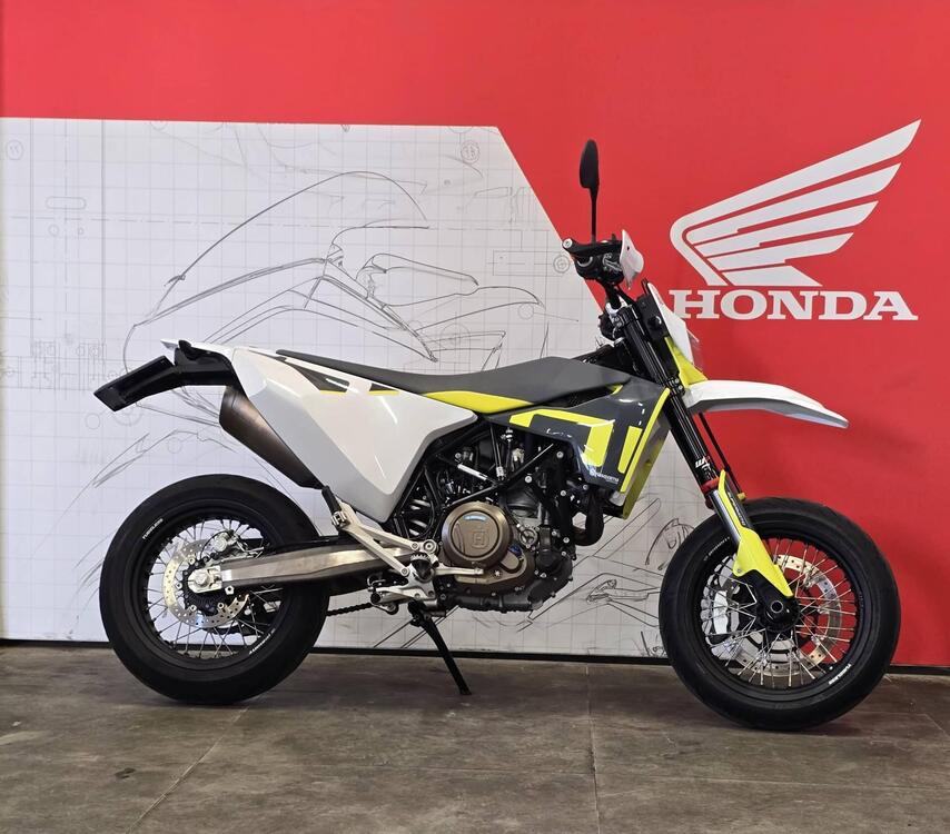 Husqvarna 701 Supermoto (2023 - 25) (3)