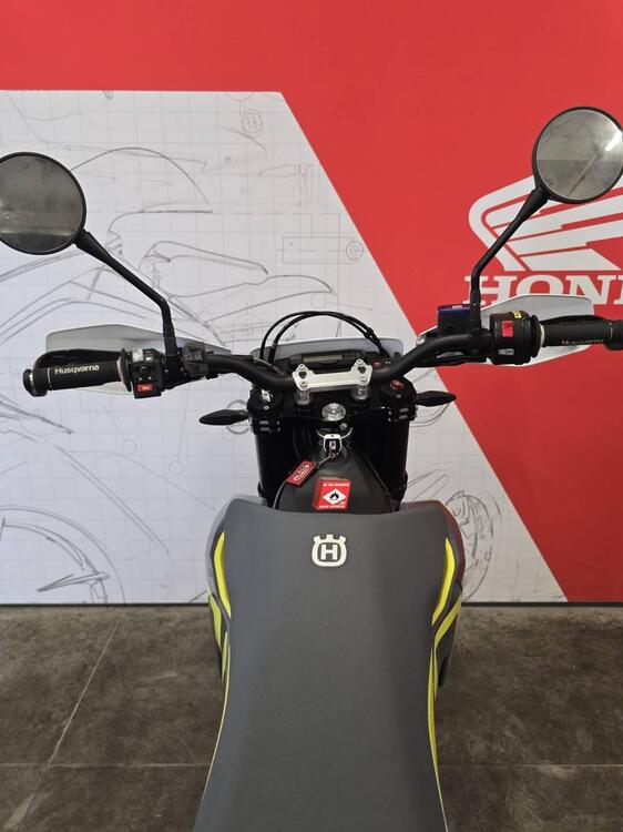 Husqvarna 701 Supermoto (2023 - 25) (5)