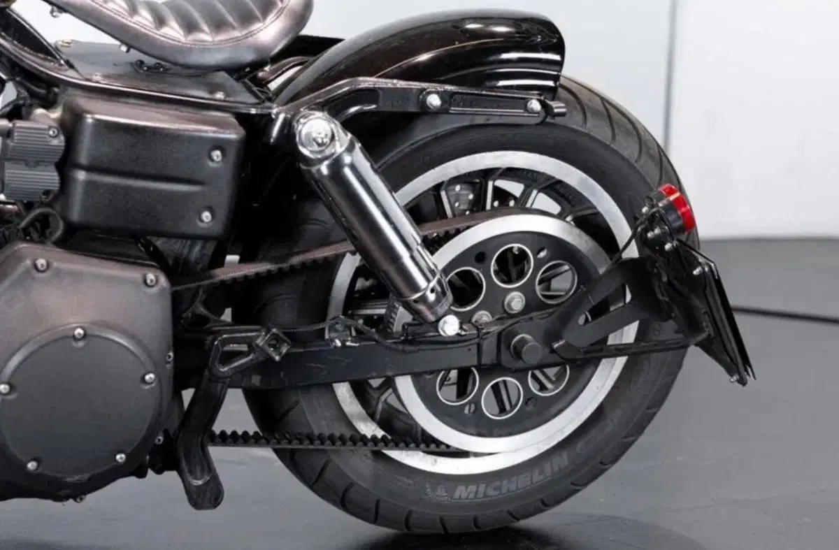Harley Davidson 1450 Super Glide Custom 2005: l'usato del giorno di Moto.it [GALLERY] (3)