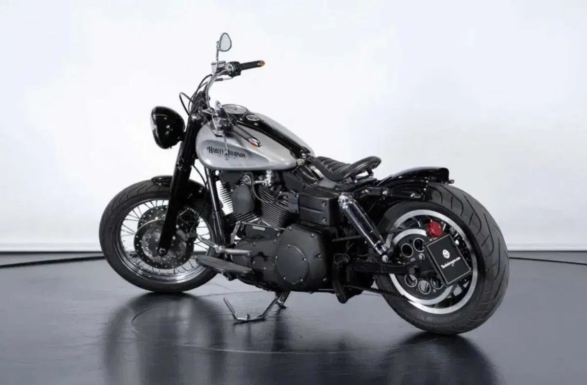 Harley Davidson 1450 Super Glide Custom 2005: l'usato del giorno di Moto.it [GALLERY] (5)