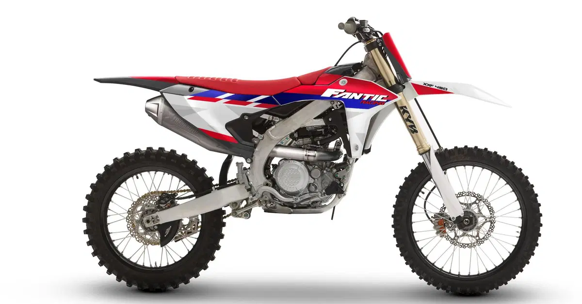 Fantic presenta la gamma MX 2026: nuove livree e una nuova collaborazione con Akrapovic