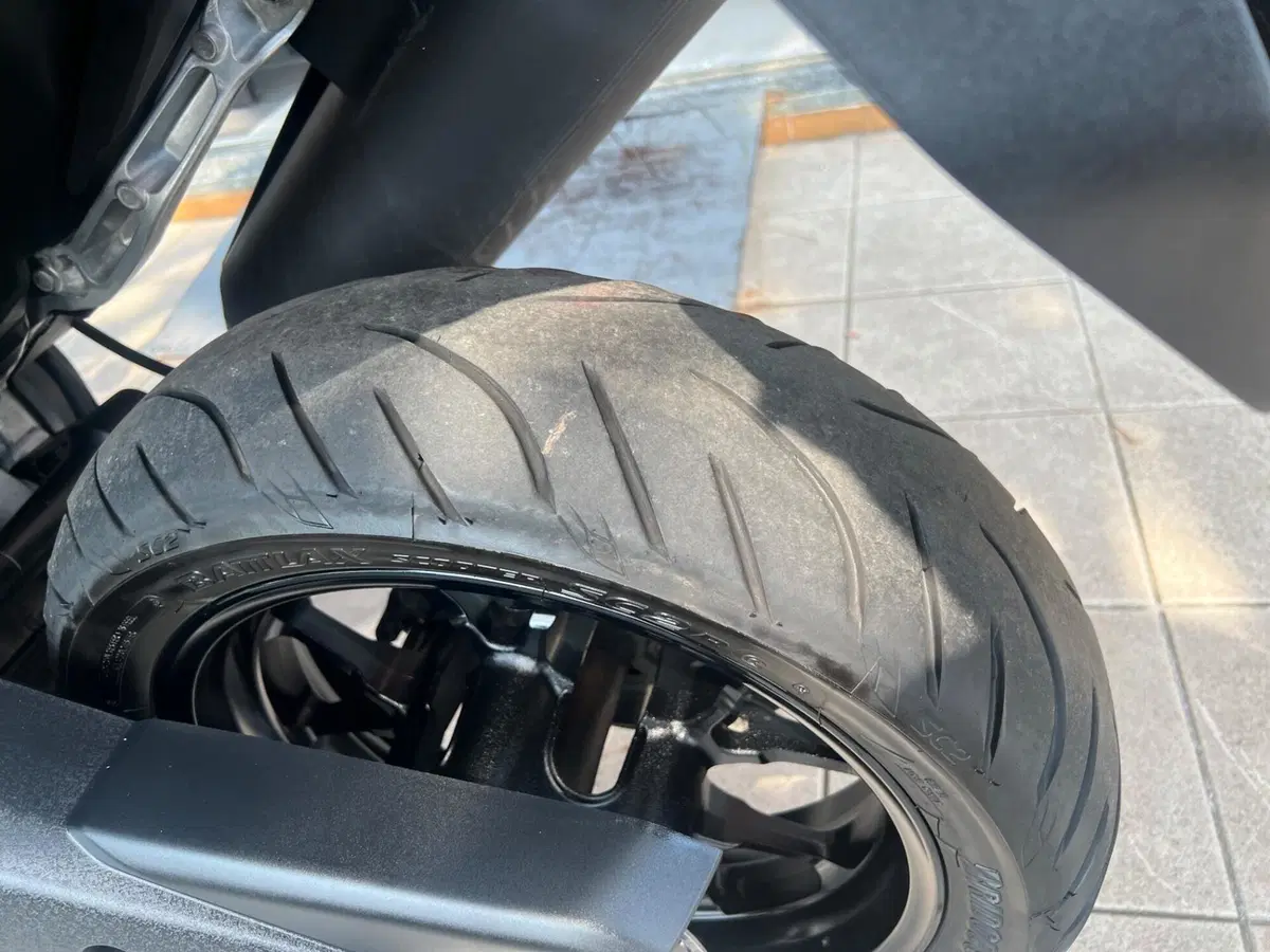 Yamaha T-Max 560 Tech Max (2022 - 24) (16)