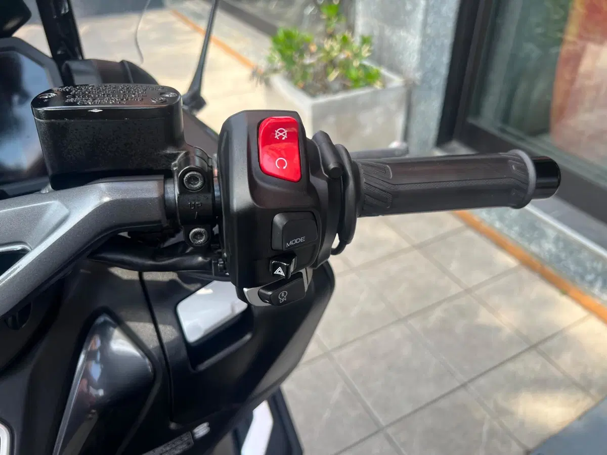 Yamaha T-Max 560 Tech Max (2022 - 24) (14)