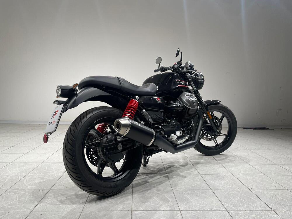 Moto Guzzi V7 Stone Special Edition (2022 - 25) (4)