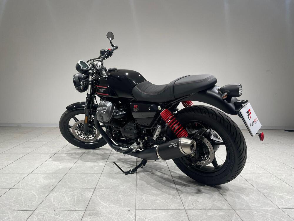 Moto Guzzi V7 Stone Special Edition (2022 - 25) (3)