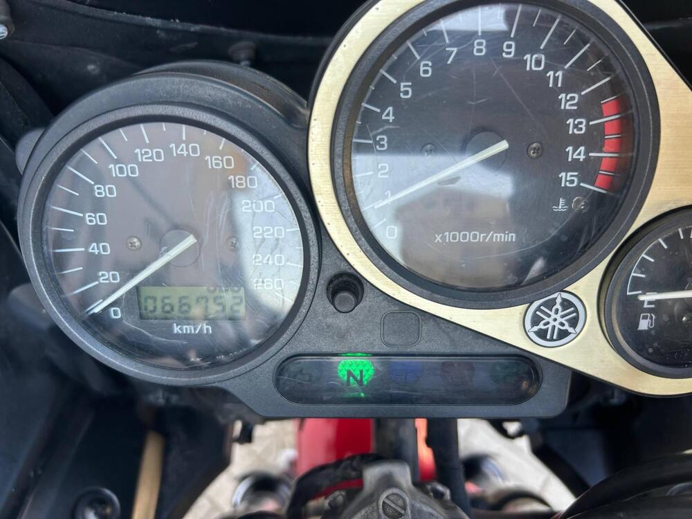 Yamaha FZS 600 Fazer (1998 - 01) (2)